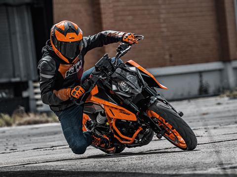 2025 KTM 390 Duke in North Mankato, Minnesota - Photo 16