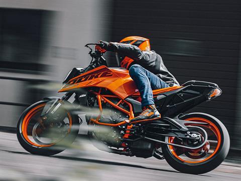 2025 KTM 390 Duke in North Mankato, Minnesota - Photo 18