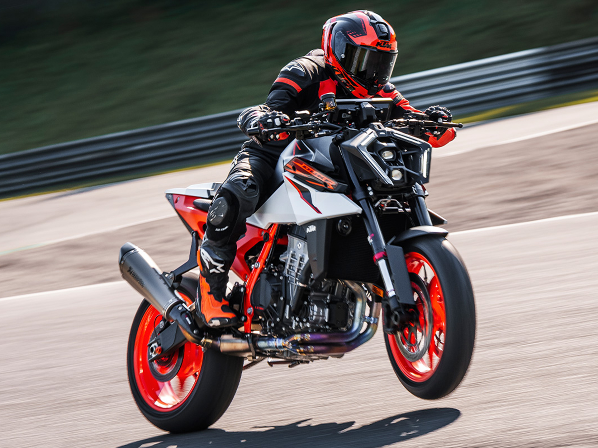 2025 KTM 990 Duke R in The Dalles, Oregon - Photo 14