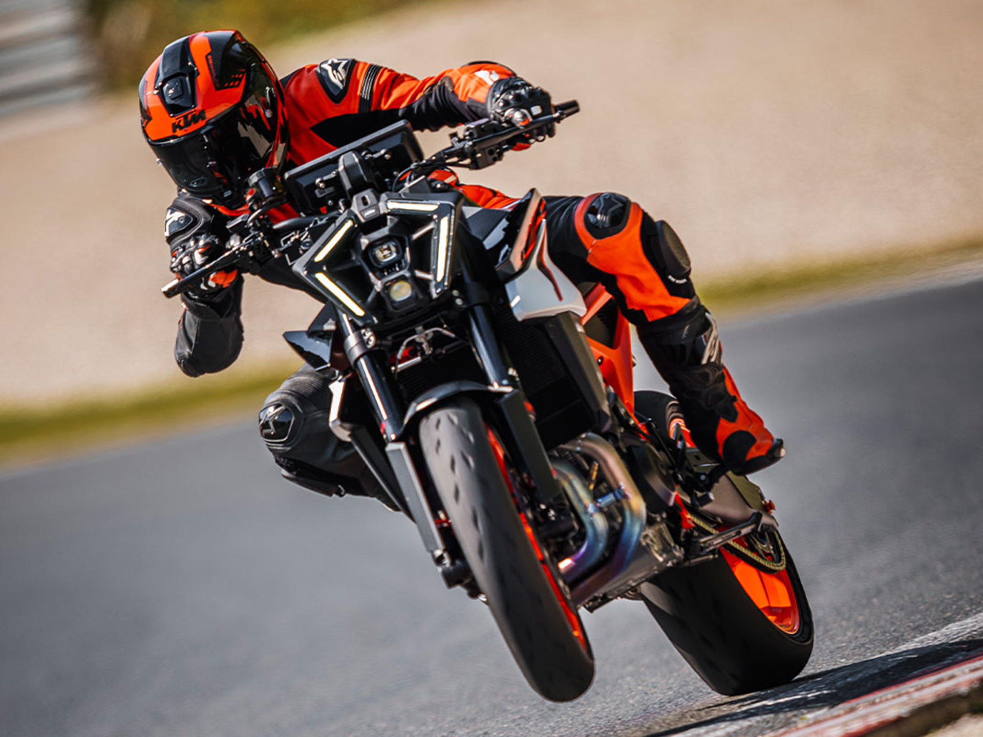 2025 KTM 990 Duke R in The Dalles, Oregon - Photo 15