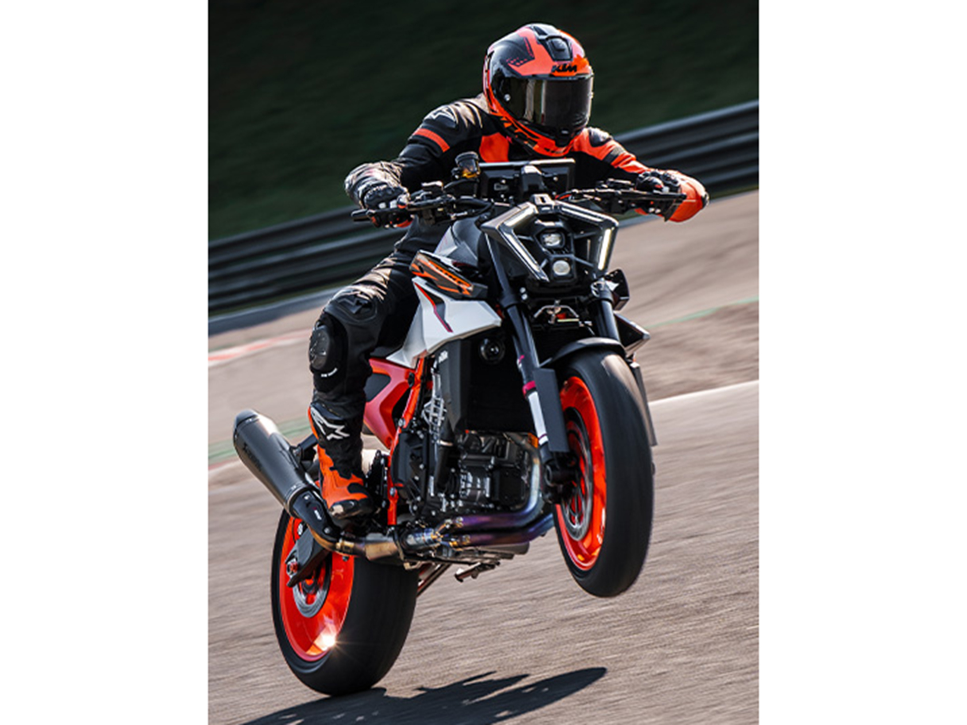 2025 KTM 990 Duke R in The Dalles, Oregon - Photo 16