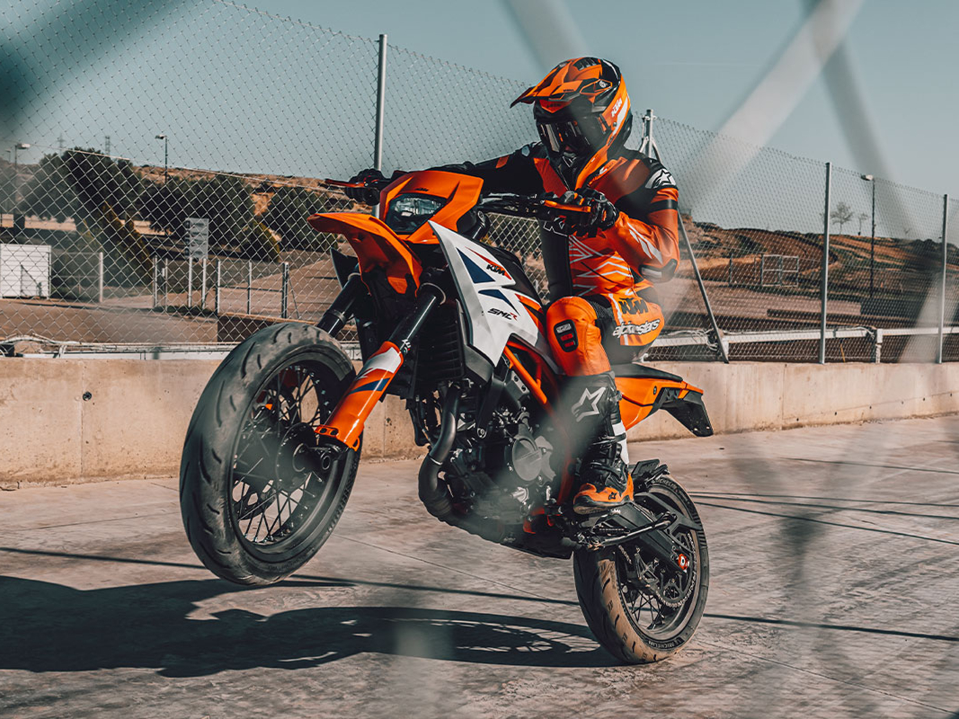 2025 KTM 390 SMC R in The Dalles, Oregon - Photo 11