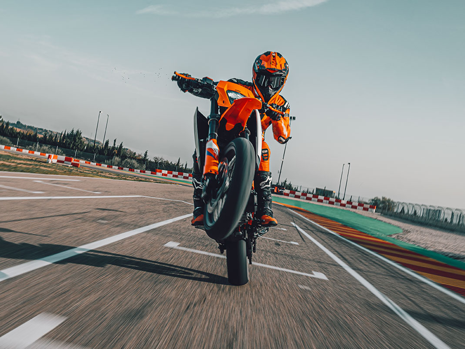 2025 KTM 390 SMC R in The Dalles, Oregon - Photo 12