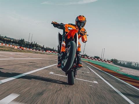 2025 KTM 390 SMC R in The Dalles, Oregon - Photo 12