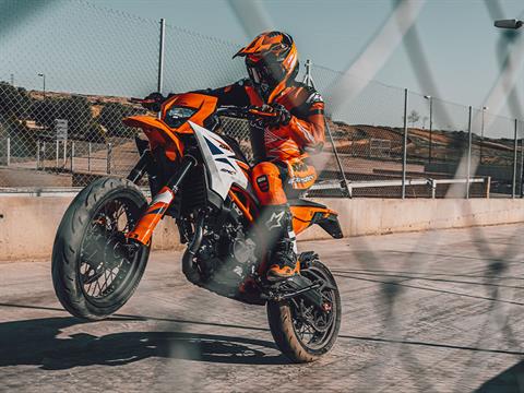 2025 KTM 390 SMC R in North Mankato, Minnesota - Photo 13