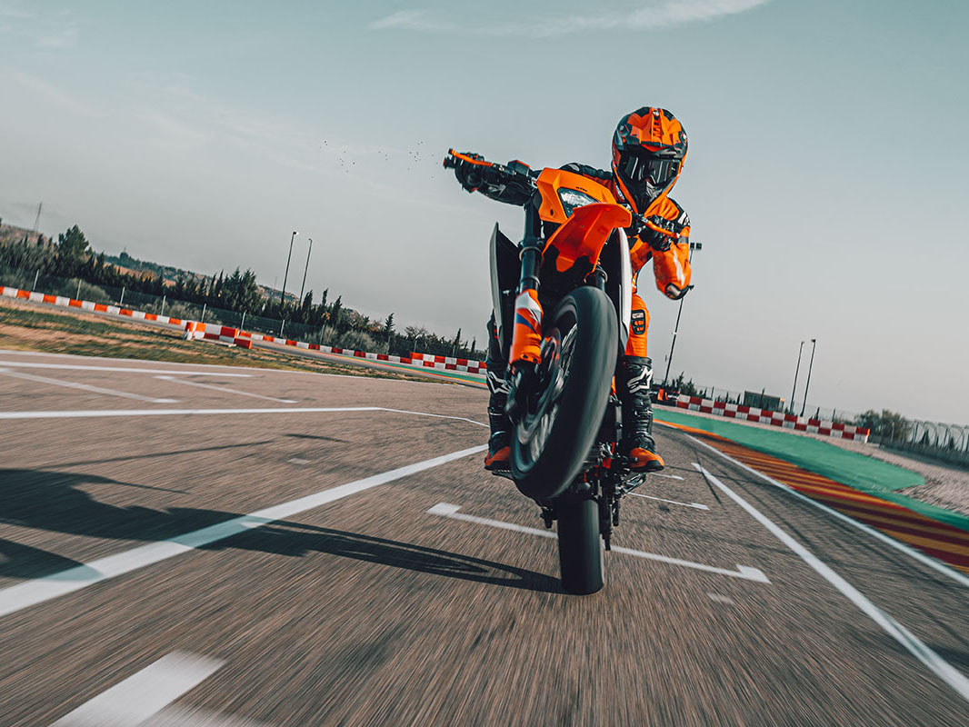 2026 KTM 390 SMC R in North Mankato, Minnesota - Photo 16