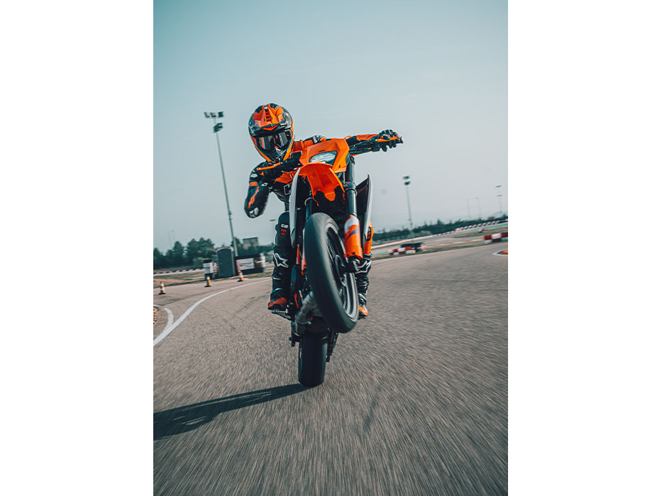 2026 KTM 390 SMC R in North Mankato, Minnesota - Photo 19