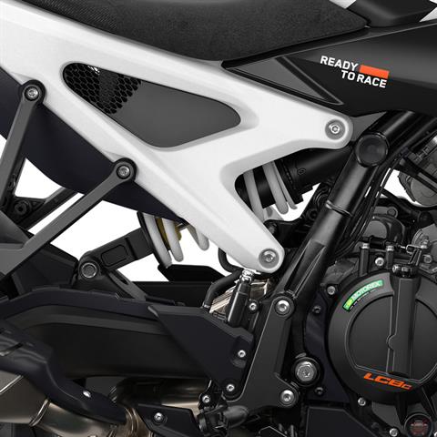 2027 KTM 990 Duke in The Dalles, Oregon - Photo 17