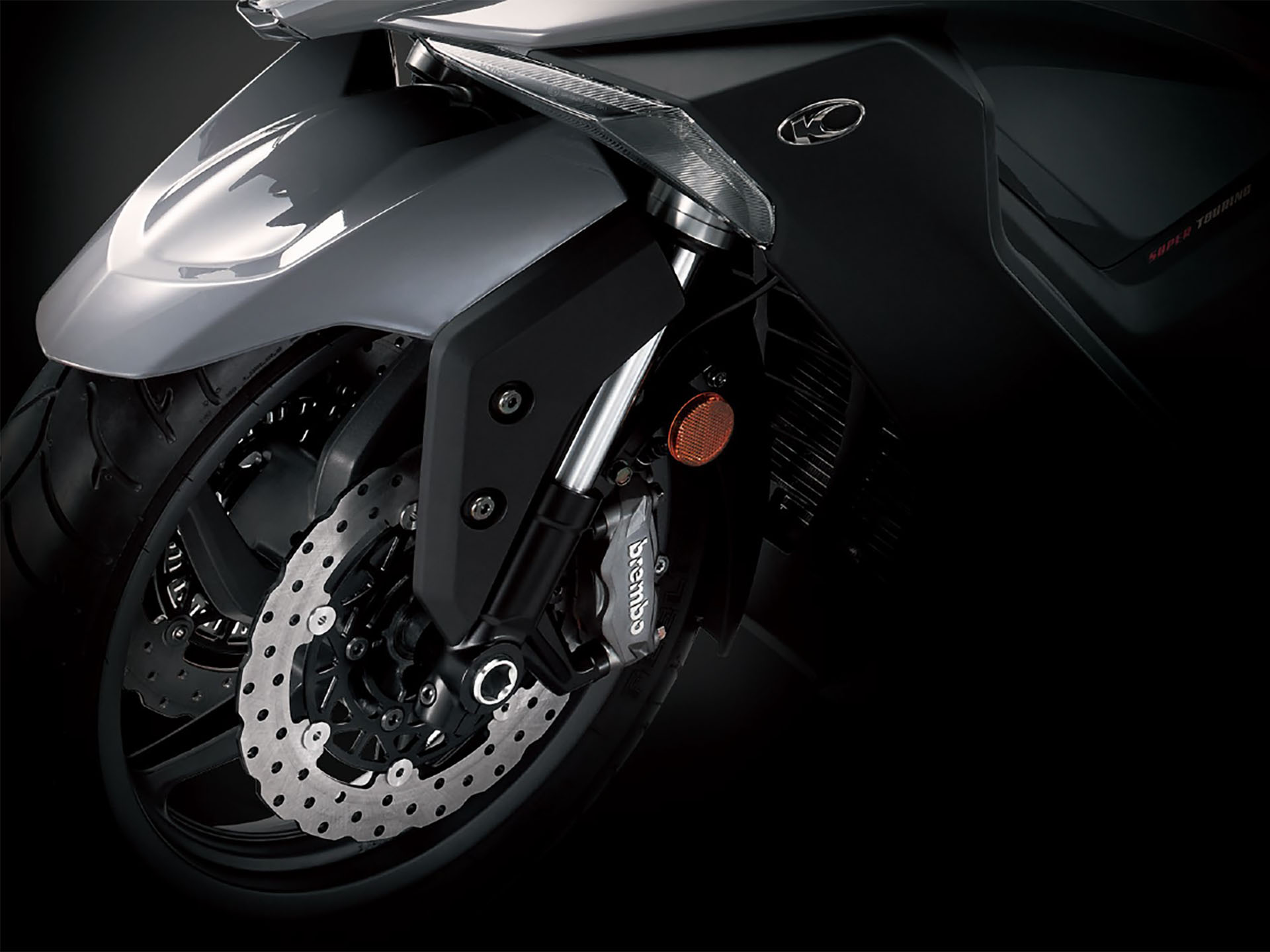 2025 Kymco AK 550i ABS in West Bridgewater, Massachusetts - Photo 2