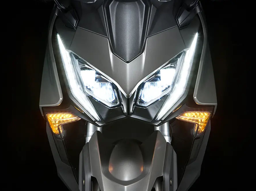2025 Kymco AK 550i Premium in West Bridgewater, Massachusetts - Photo 9