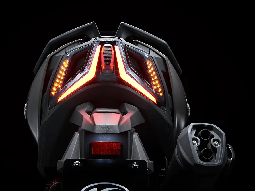 2025 Kymco AK 550i Premium in West Bridgewater, Massachusetts - Photo 10