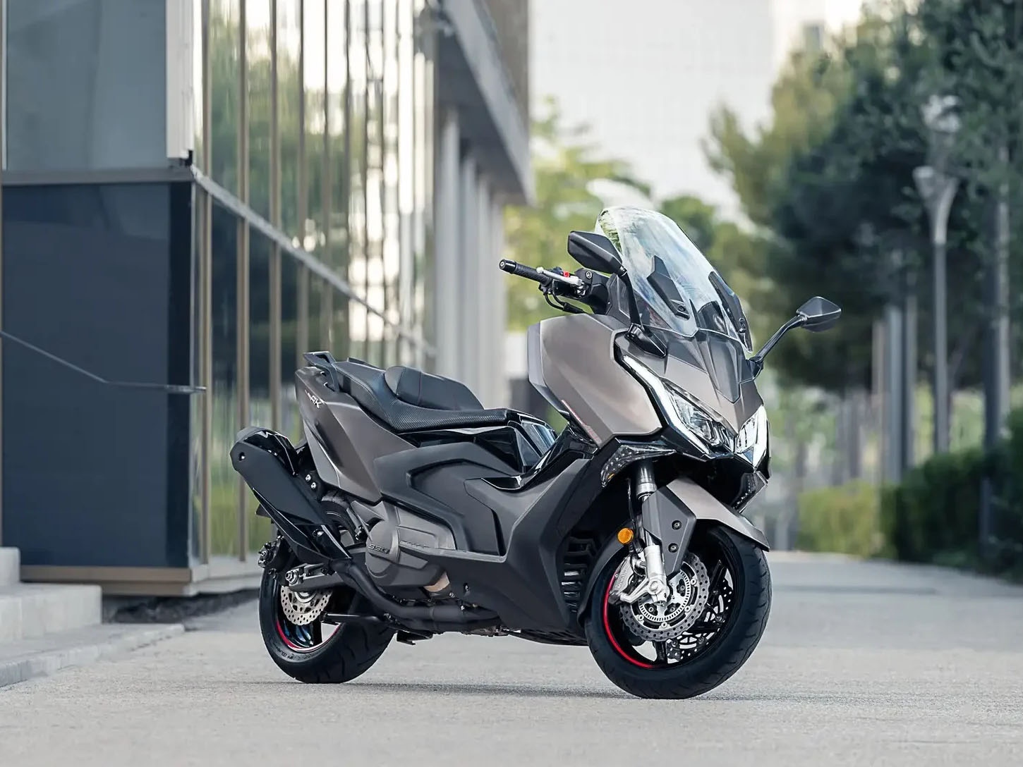 2025 Kymco AK 550i Premium in West Bridgewater, Massachusetts - Photo 19