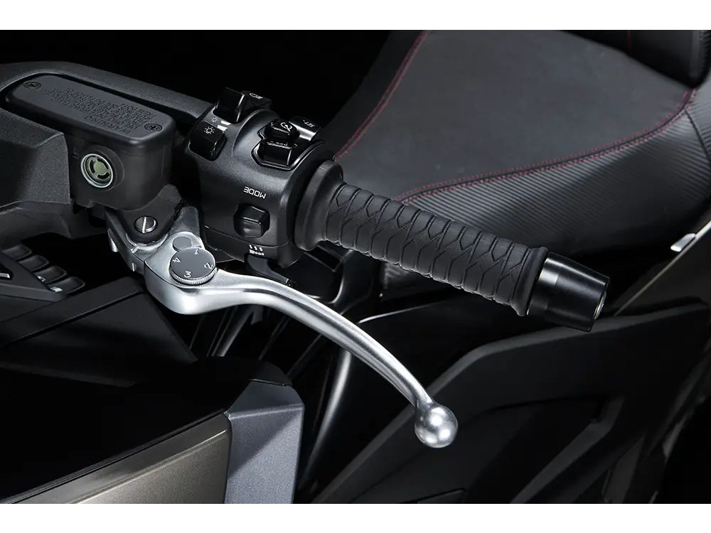 2025 Kymco AK 550i Premium in West Bridgewater, Massachusetts - Photo 9