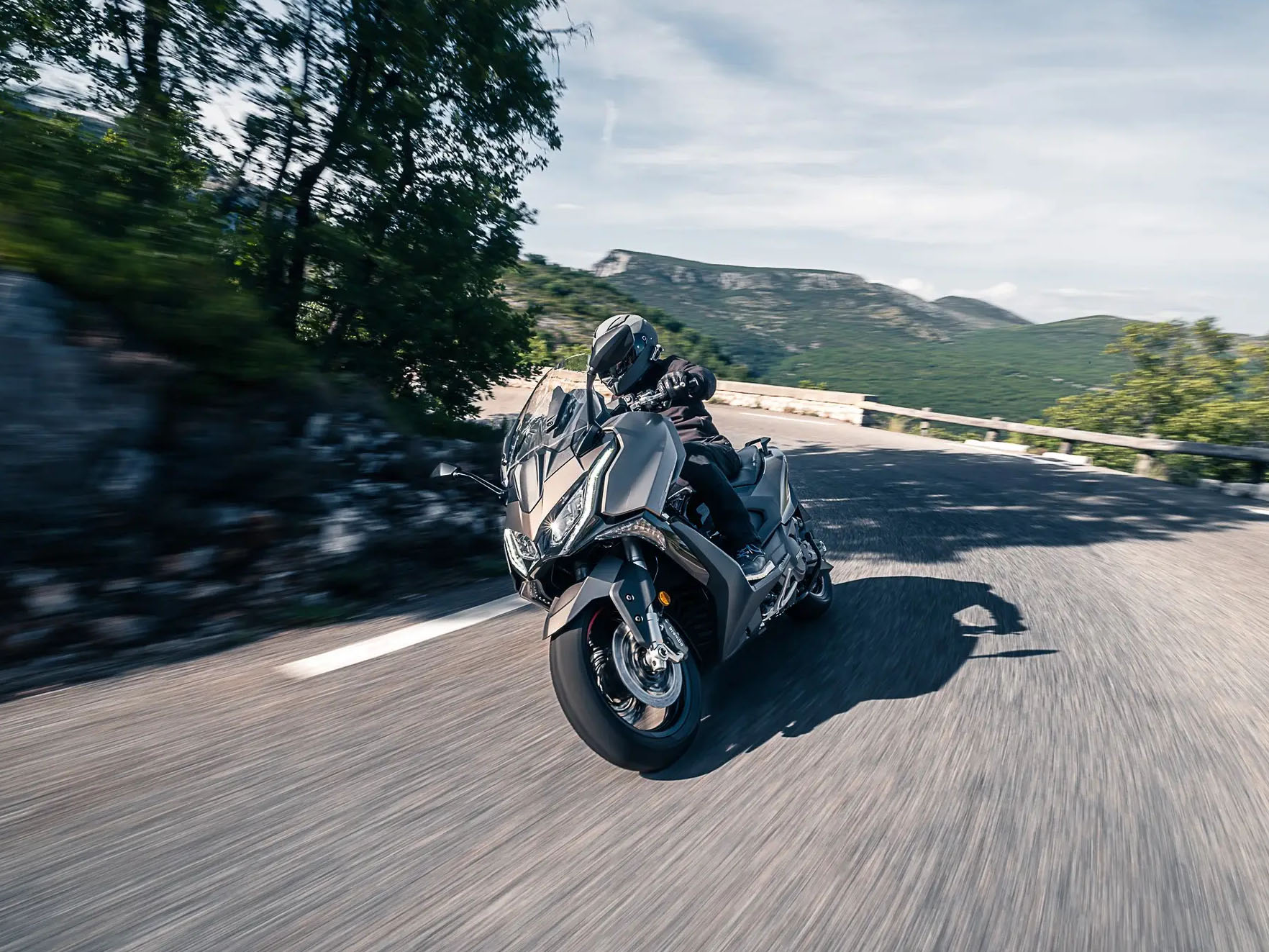 2025 Kymco AK 550i Premium in West Bridgewater, Massachusetts - Photo 19