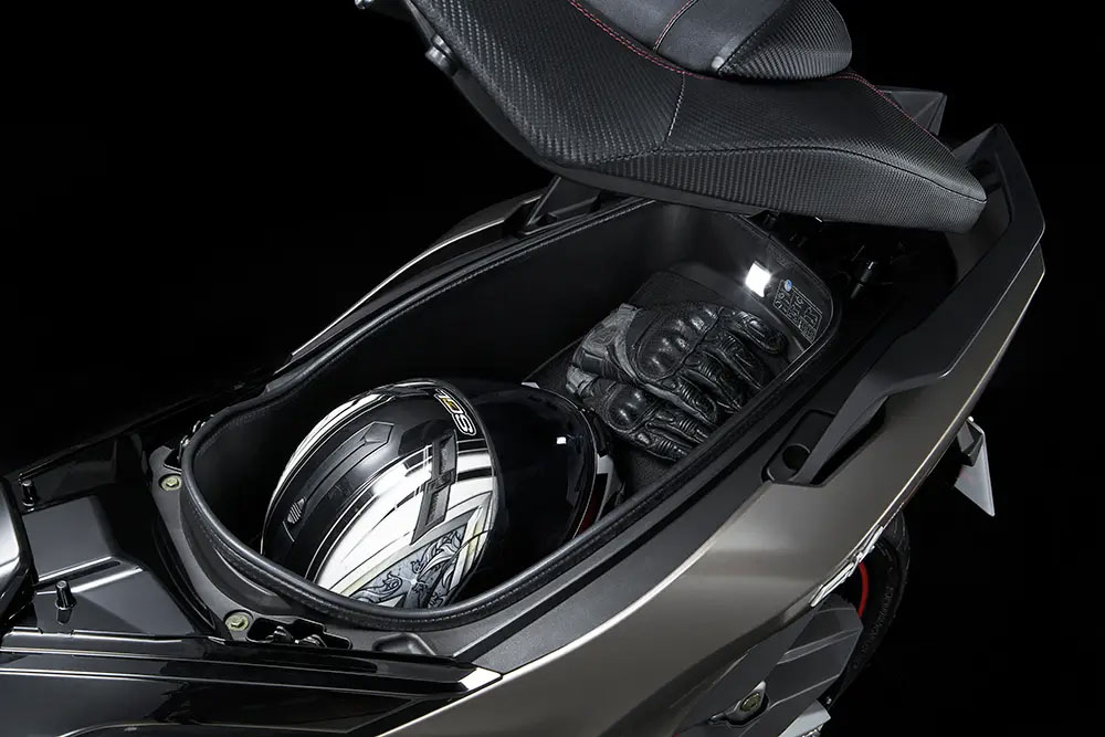 2026 Kymco AK 550i Premium in Virginia Beach, Virginia - Photo 4