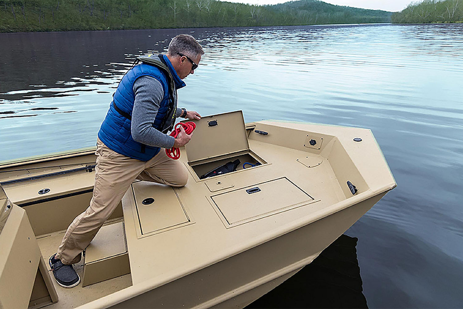 New 2025 Lowe Roughneck 1660 Side Console, Tuscumbia AL | Specs, Price ...