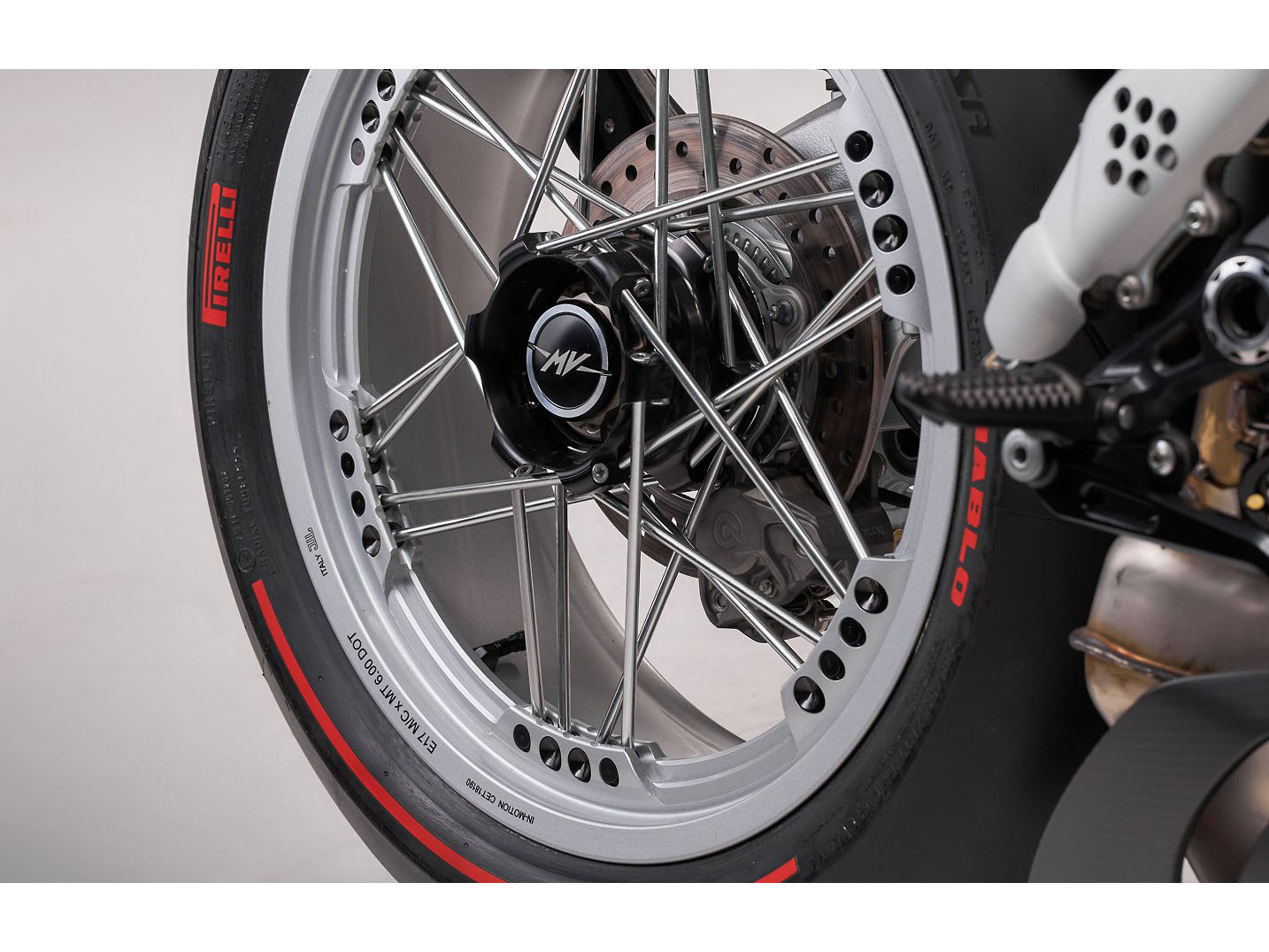 2025 MV Agusta Superveloce 1000 Ago in Mesa, Arizona - Photo 13