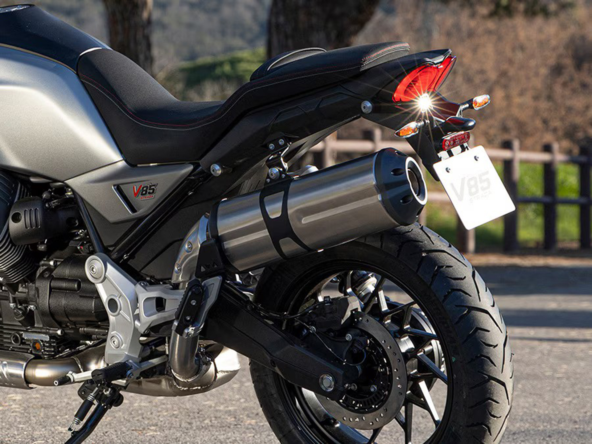 2025 Moto Guzzi V85 Strada in Fort Myers, Florida - Photo 31