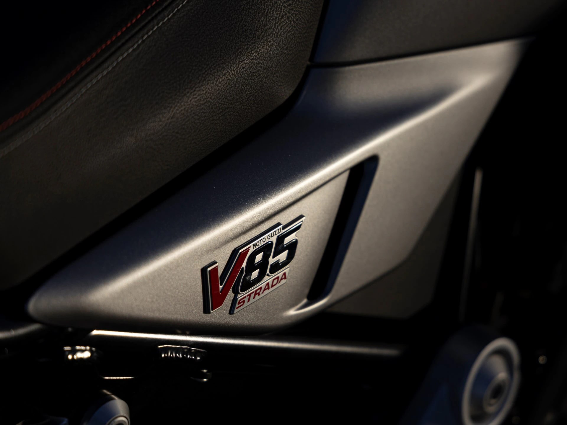 2025 Moto Guzzi V85 Strada in Fort Myers, Florida - Photo 33