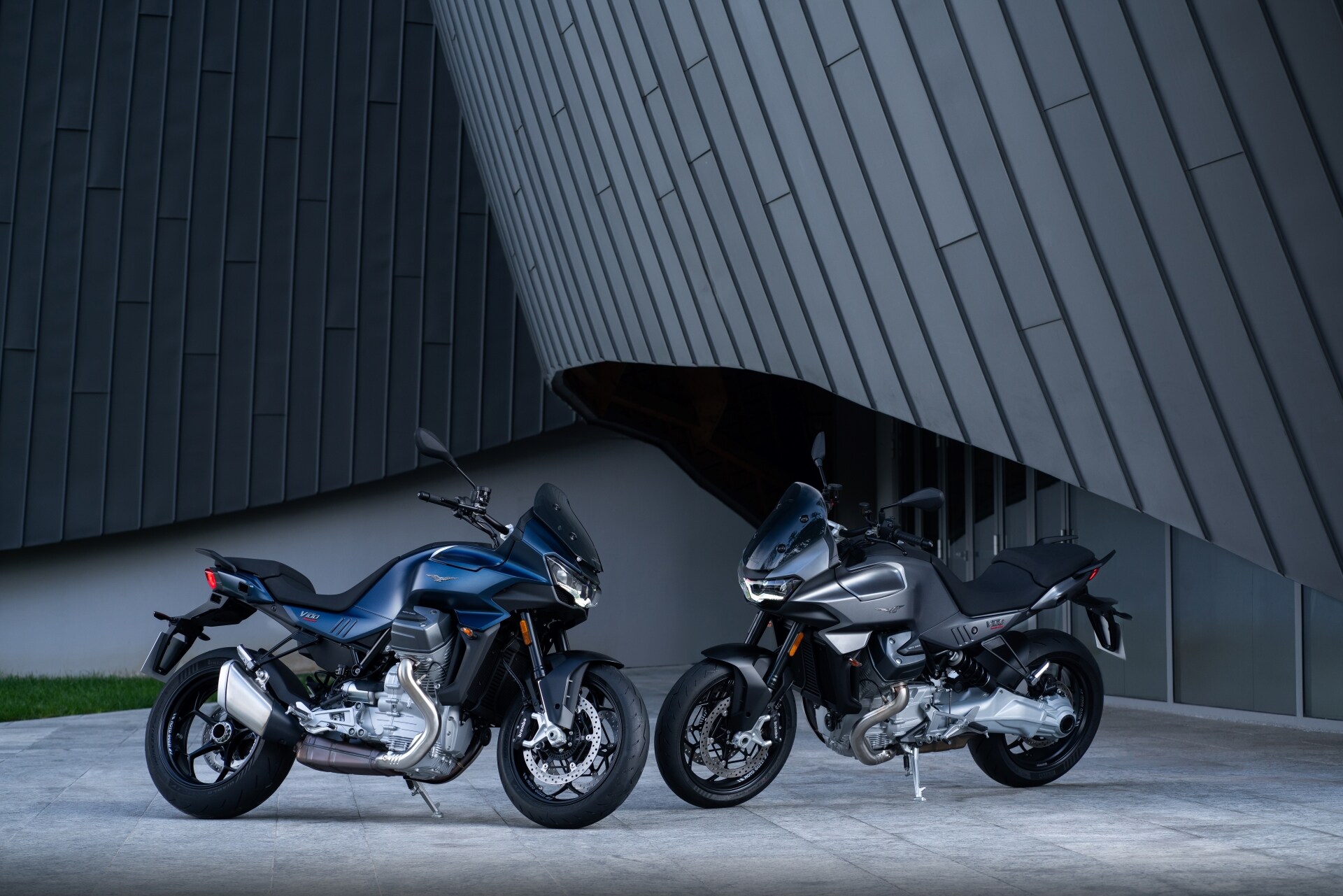 2026 Moto Guzzi V100 Mandello in Fort Myers, Florida - Photo 14