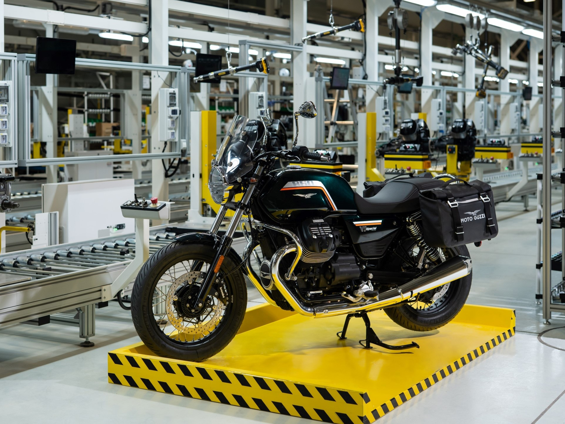 2027 Moto Guzzi V7 Special in Fort Myers, Florida - Photo 14