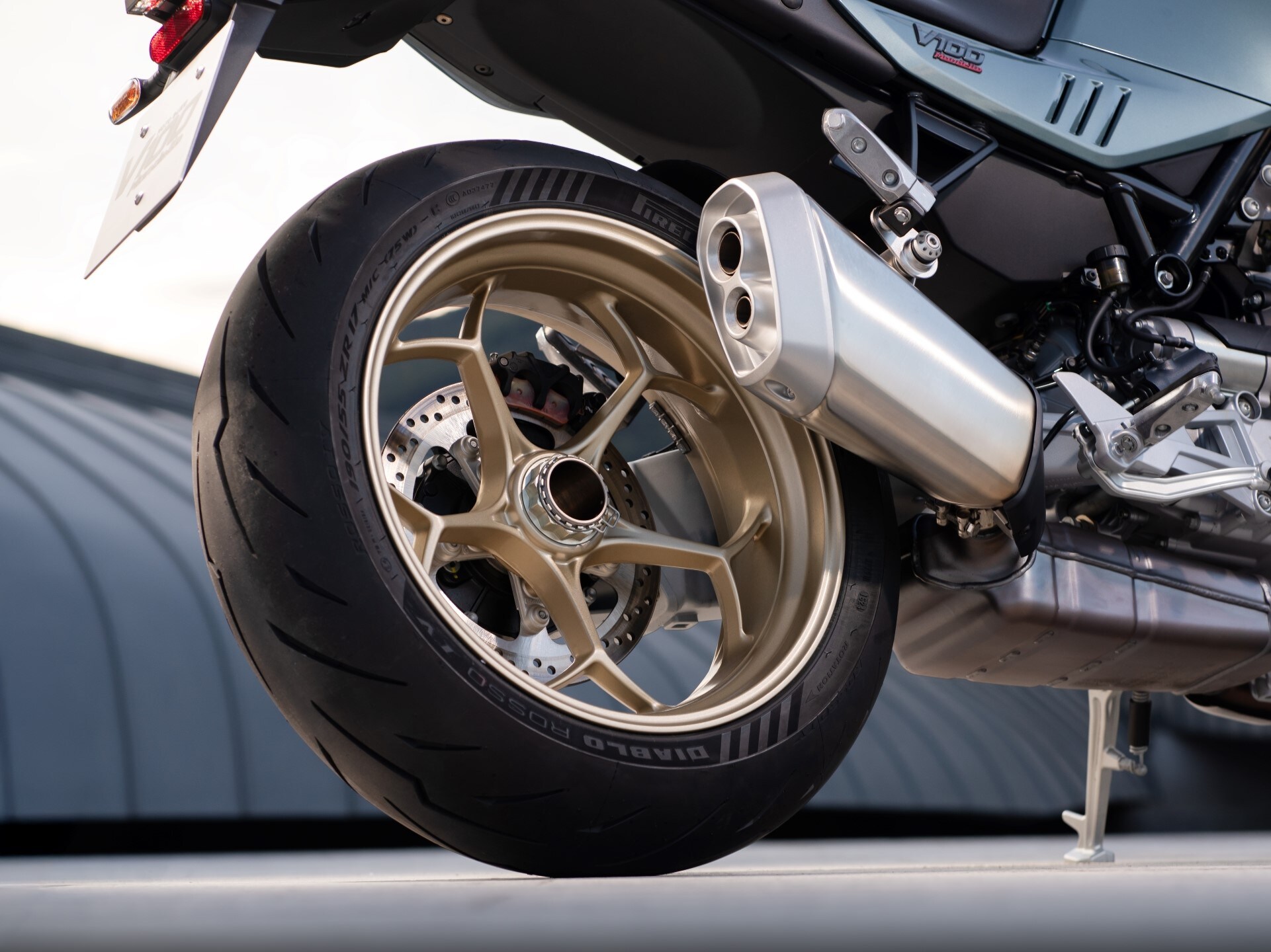 2027 Moto Guzzi V100 Mandello S in Fort Myers, Florida - Photo 6