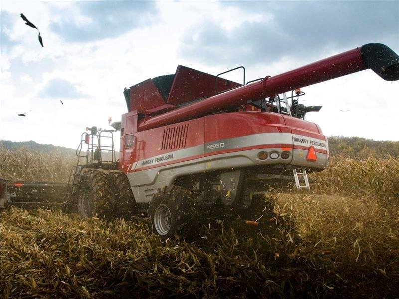 Massey Ferguson 9540 Combine