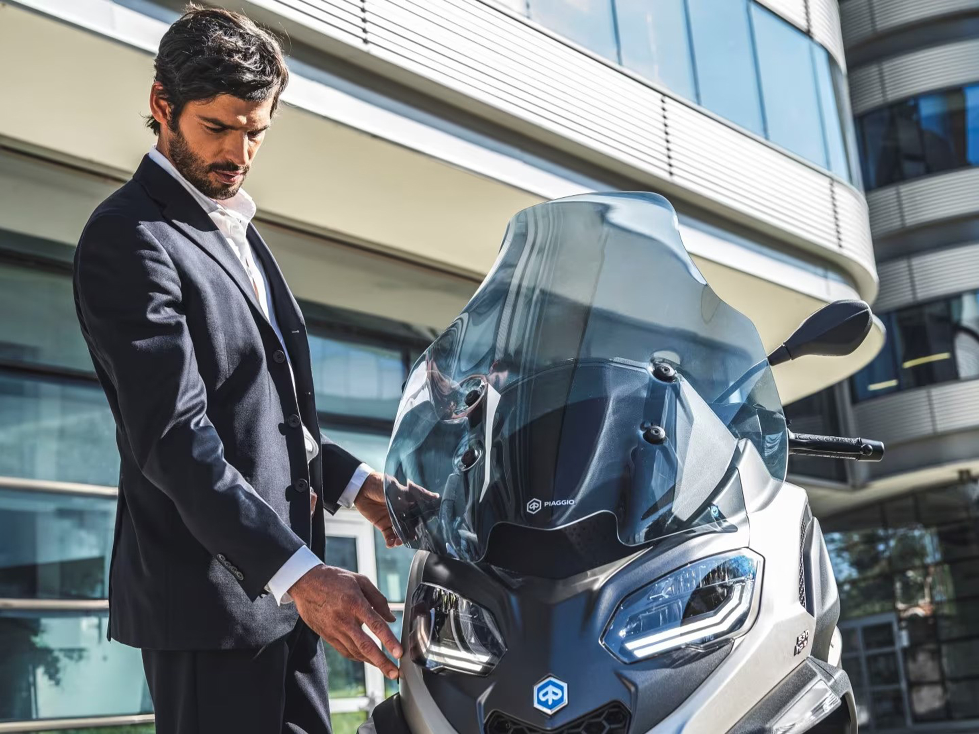 2025 Piaggio MP3 530 Exclusive 8