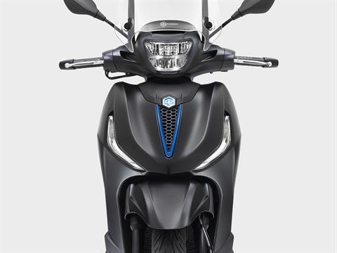 400 Hpe Piaggio Beverly 300 Vs 400 Model Details Moto Europa