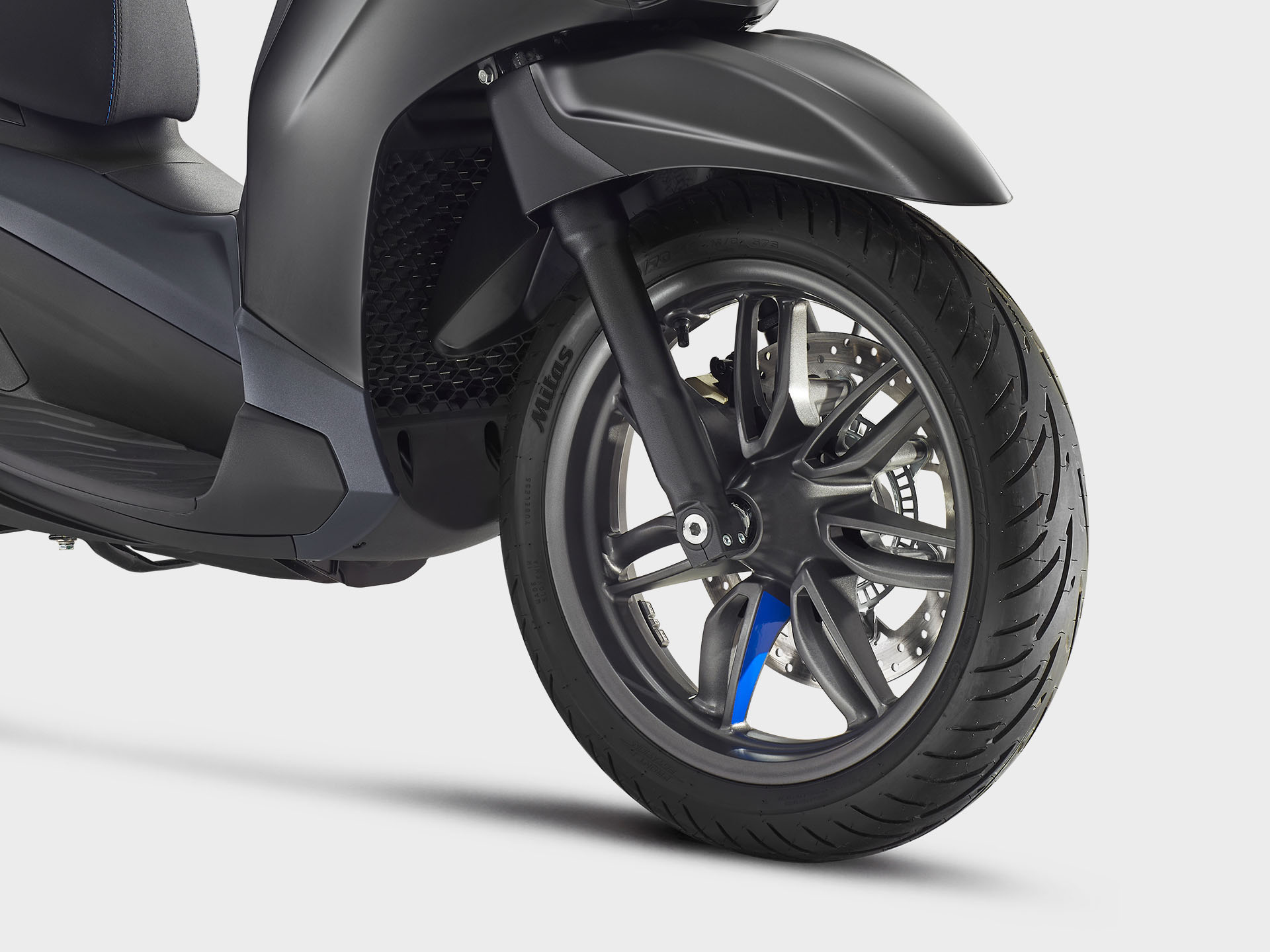 2027 Piaggio BV 400 S 7