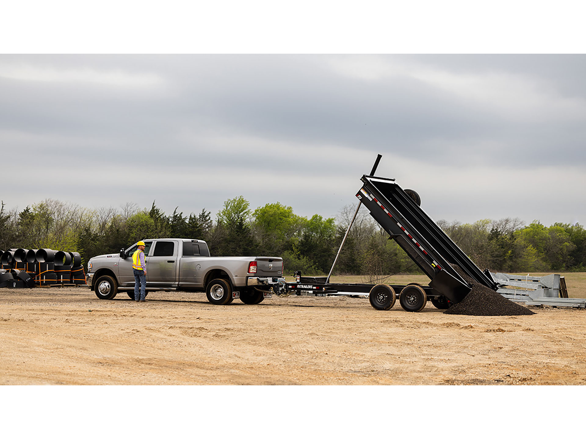 2024 PJ Trailers 83 in. Pro-Lift Dump Trailers (DT) 14 ft. in Grand Rapids, Minnesota - Photo 7