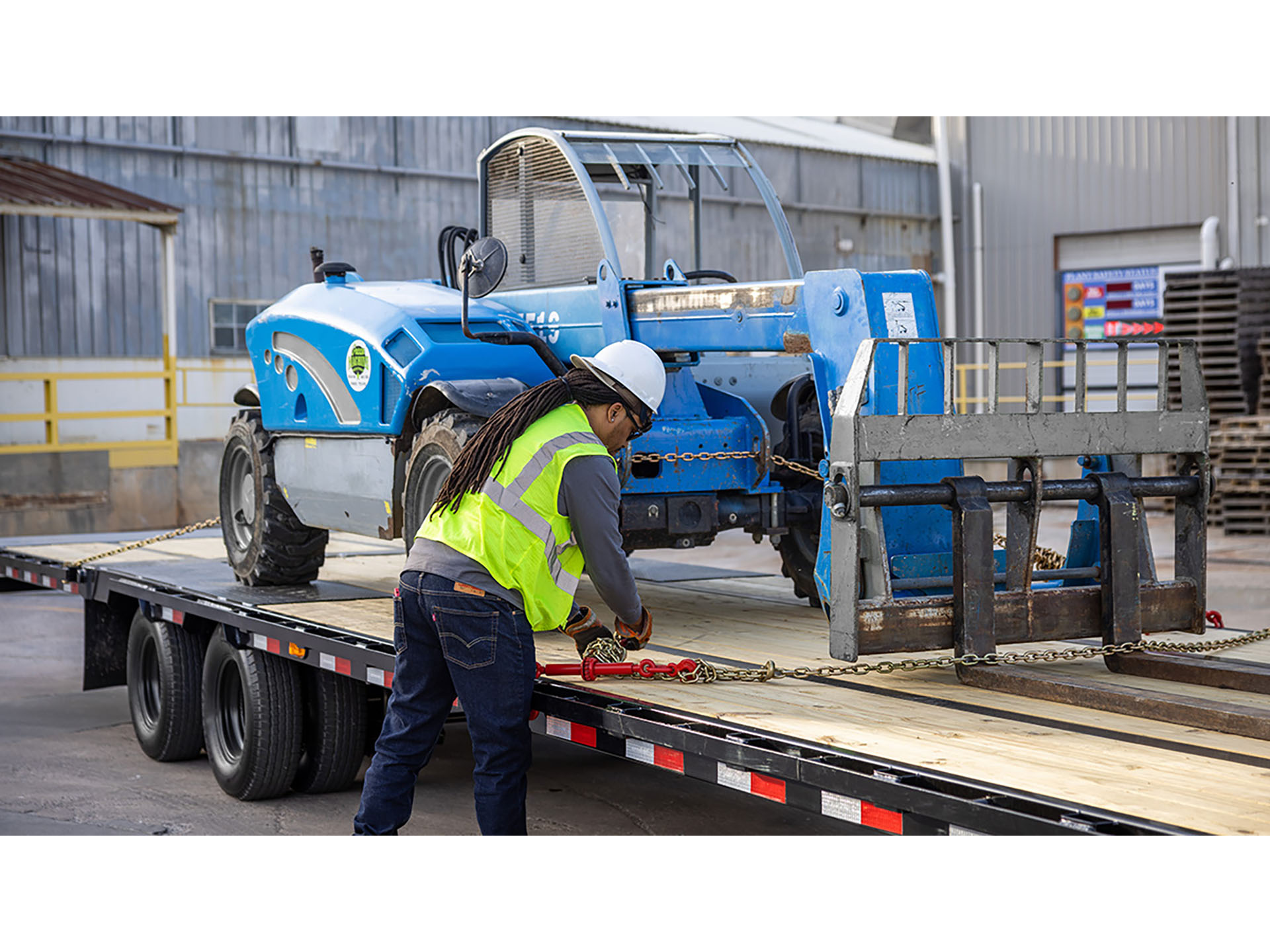 2025 PJ Trailers Low-Pro with Hydraulic Dove Trailers (LY) 36 ft. in Grand Rapids, Minnesota - Photo 7