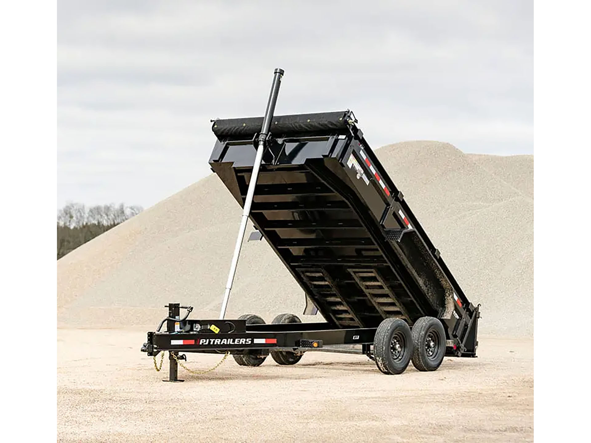 2025 PJ Trailers 83 in. Pro-Lift Dump Trailers (DT) 14 ft. in Grand Rapids, Minnesota - Photo 4