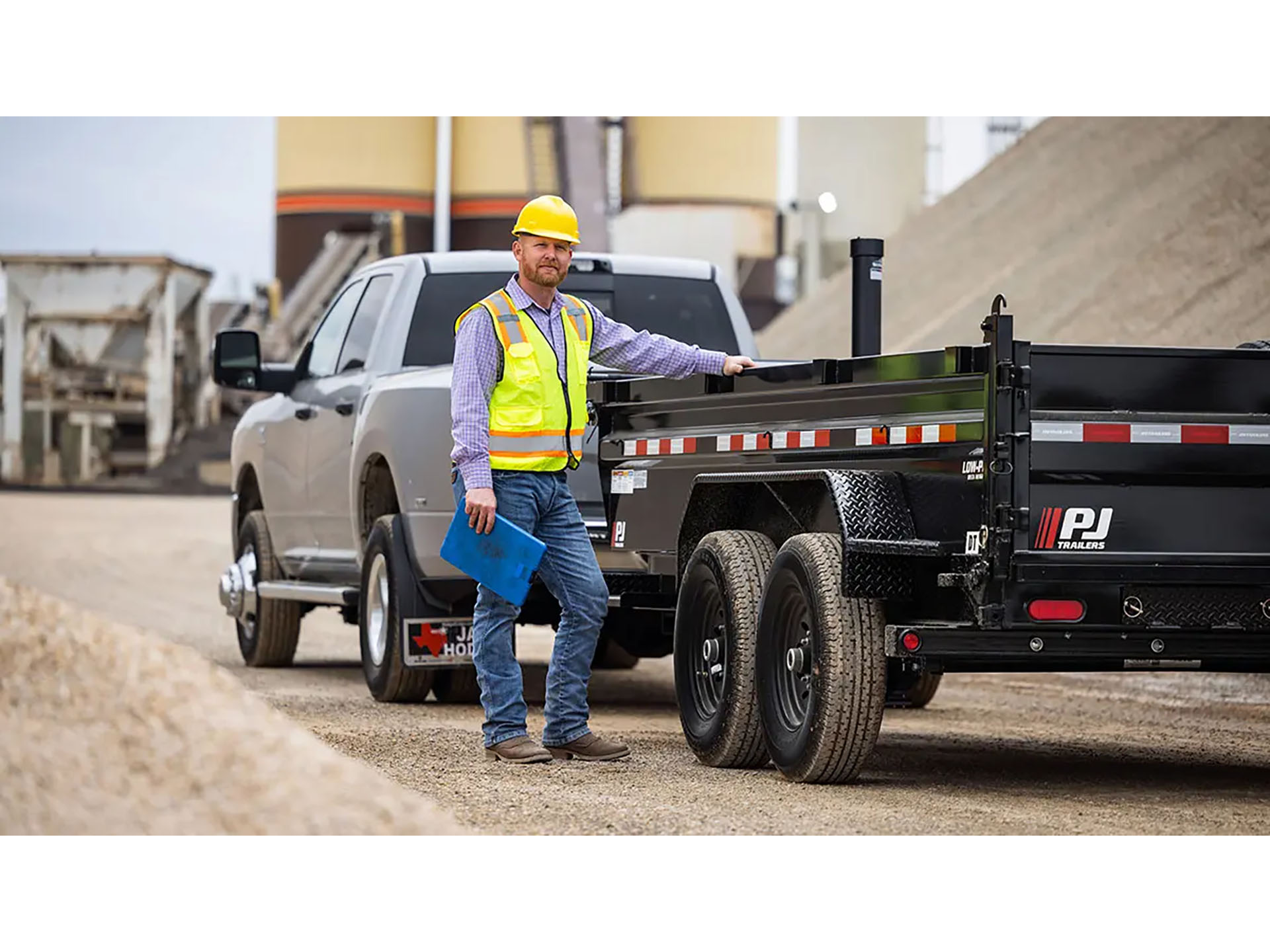 2025 PJ Trailers 83 in. Pro-Lift Dump Trailers (DT) 14 ft. in Grand Rapids, Minnesota - Photo 9