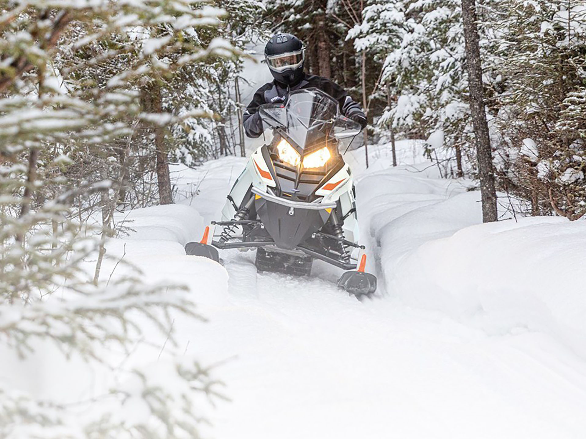 2024 Polaris 550 Voyageur 144 ES 7