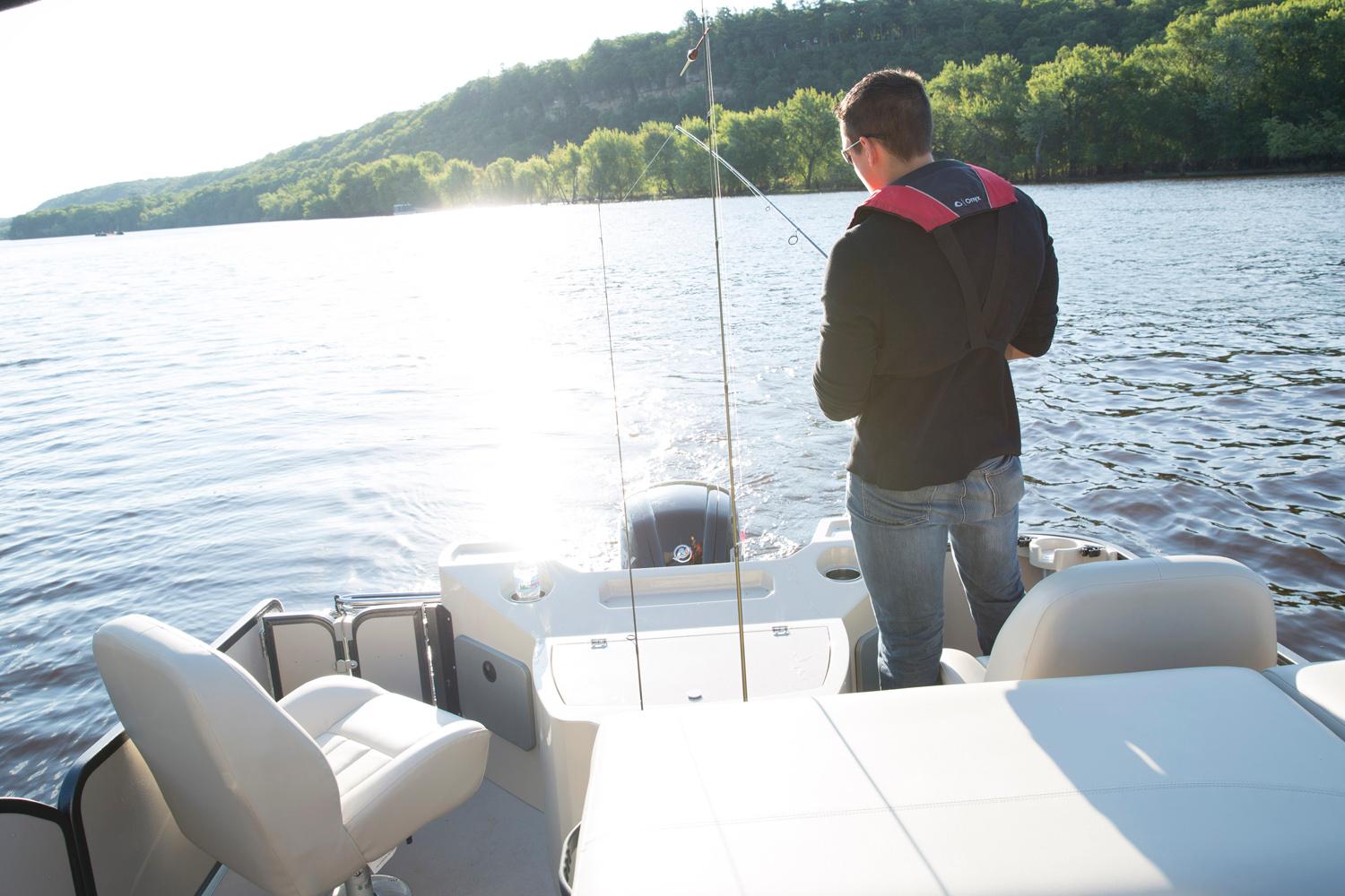 2015 Premier 241 Cast-A-Way in Saint Cloud, Minnesota - Photo 8