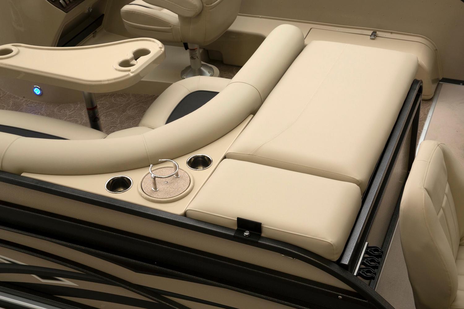 2015 Premier 241 Cast-A-Way in Saint Cloud, Minnesota - Photo 9