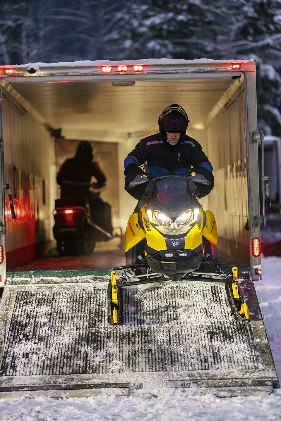 2023 Ski-Doo Renegade Adrenaline 900 ACE Turbo R ES Ripsaw 1.25 in Huron, Ohio - Photo 2