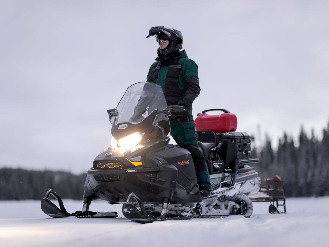 2024 Ski-Doo Skandic SE 900 ACE ES Silent Ice Cobra WT 1.5 Track 20 in. in Huron, Ohio - Photo 12