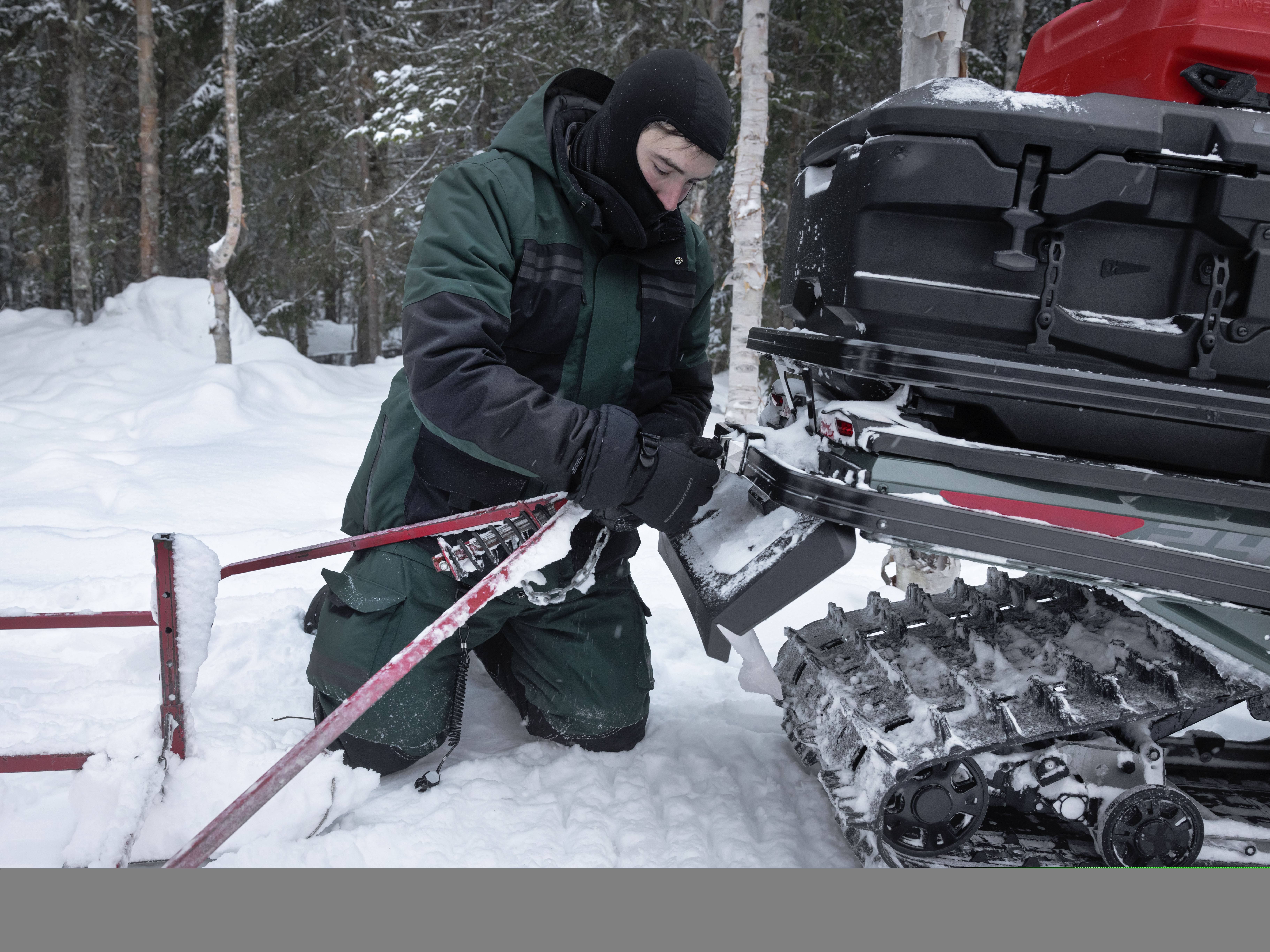 2024 Ski-Doo Skandic SE 900 ACE ES Silent Ice Cobra WT 1.5 Track 20 in. in Huron, Ohio - Photo 13