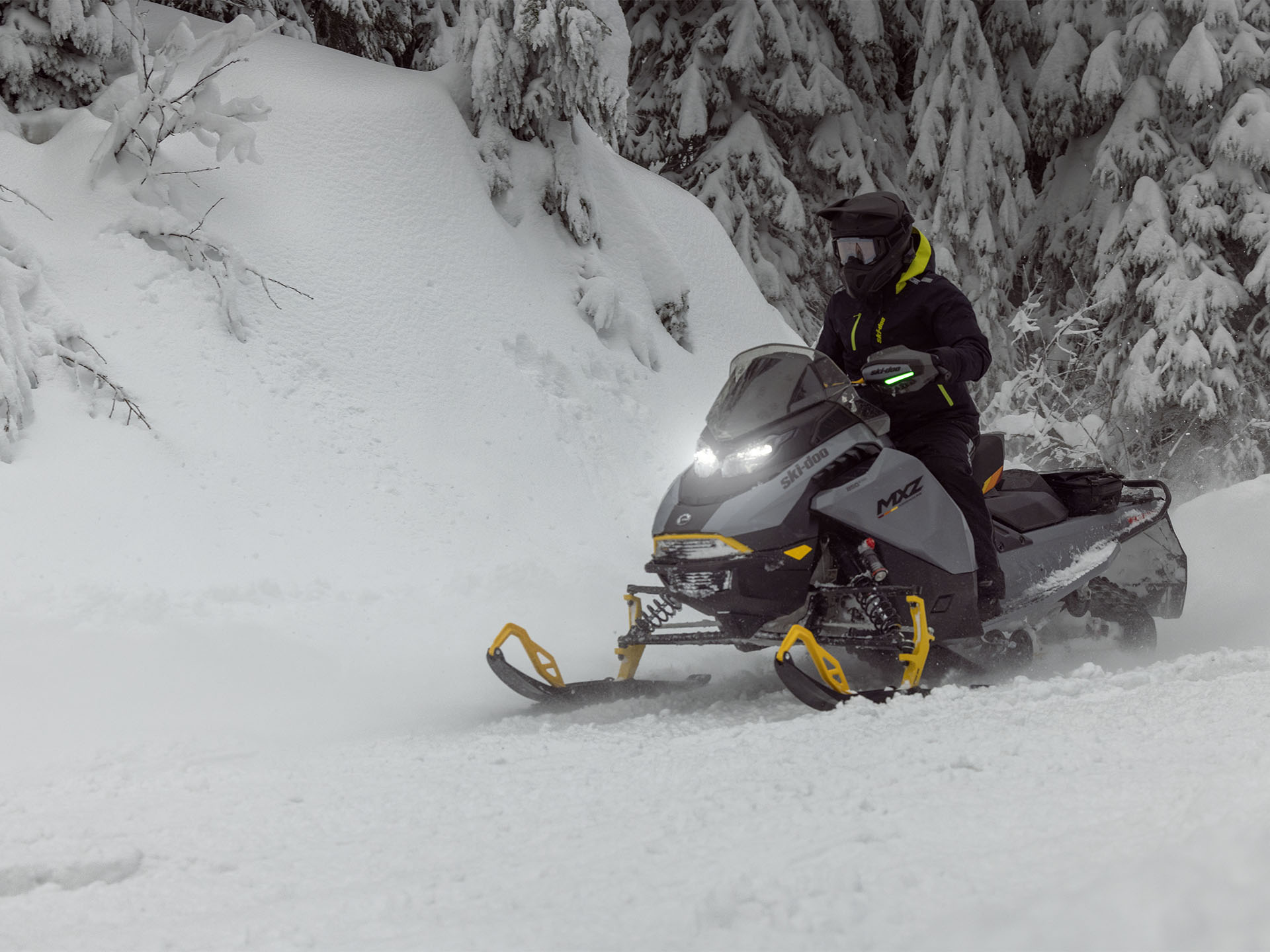 New 2025 Ski-Doo MXZ X-RS 137 850 E-TEC ES Ice Ripper XT