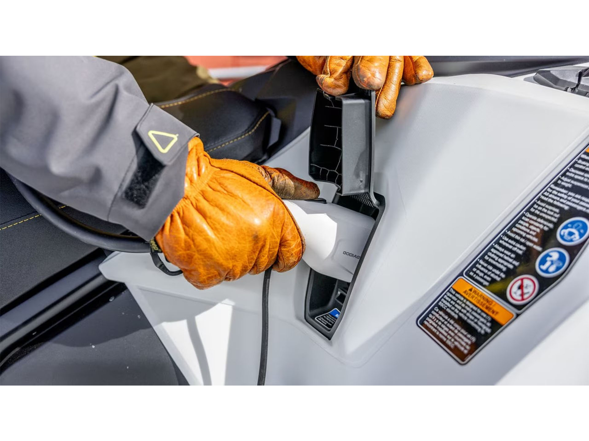 2026 Ski-Doo Grand Touring Electric Rotax E-Power ES High-Efficiency 0.75 w/ 10.25 in. Touchscreen in Fairview, Utah - Photo 7