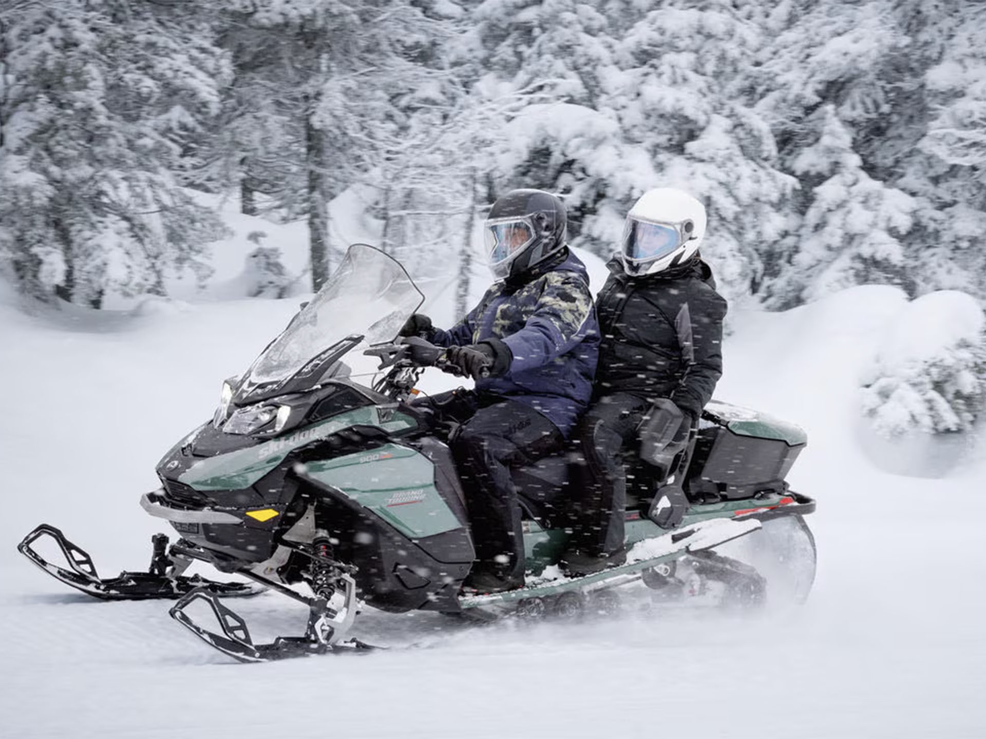 2026 Ski-Doo Grand Touring LE w/ platinum Package 900 ACE Turbo ES Silent Ice Track II 1.25 w/ 10.25 in. touchscreen in Fairview, Utah - Photo 7