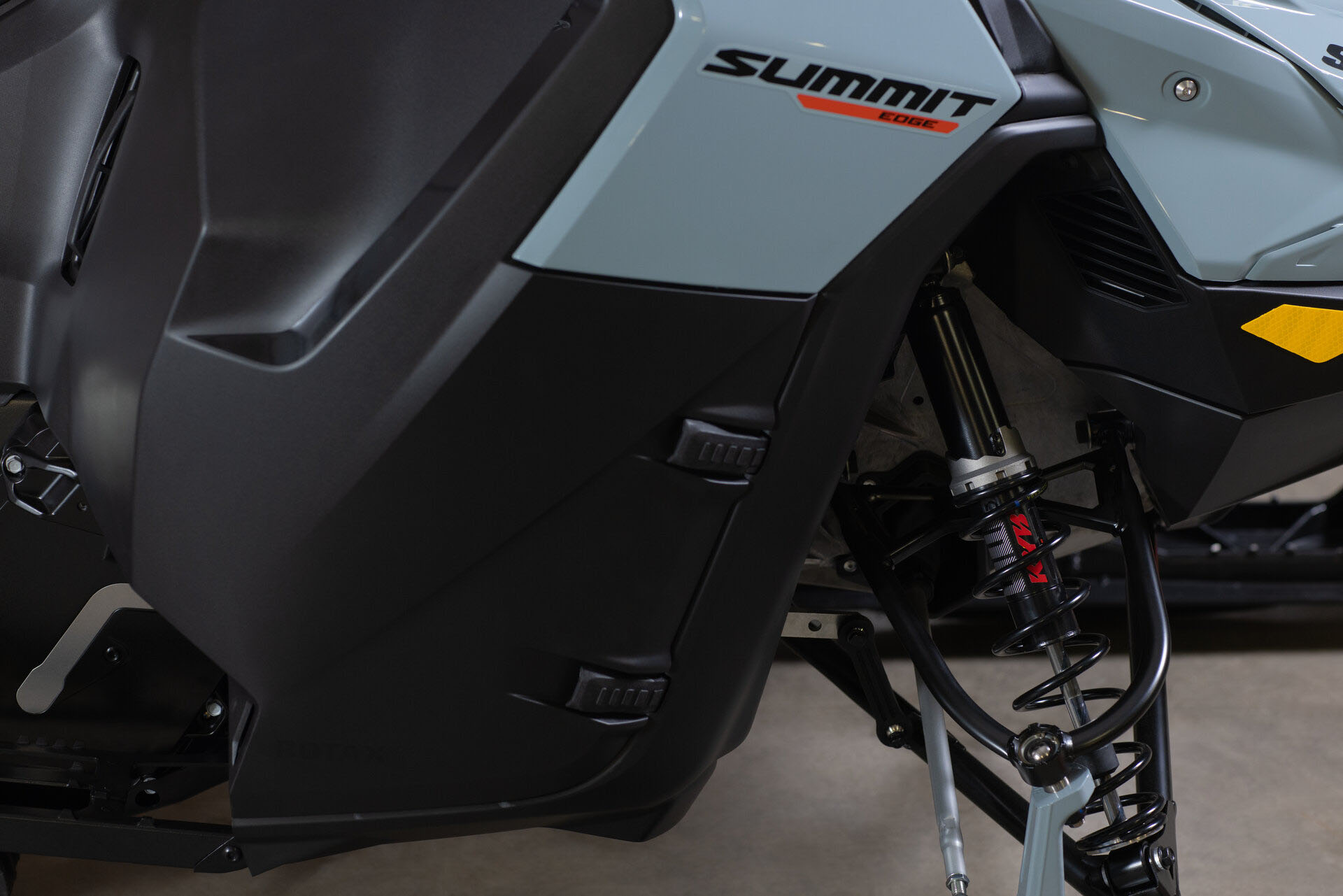 2027 Ski-Doo Summit Edge 154 850 E-TEC SHOT PowderMax Light 2.5 in Stratford, Wisconsin - Photo 6