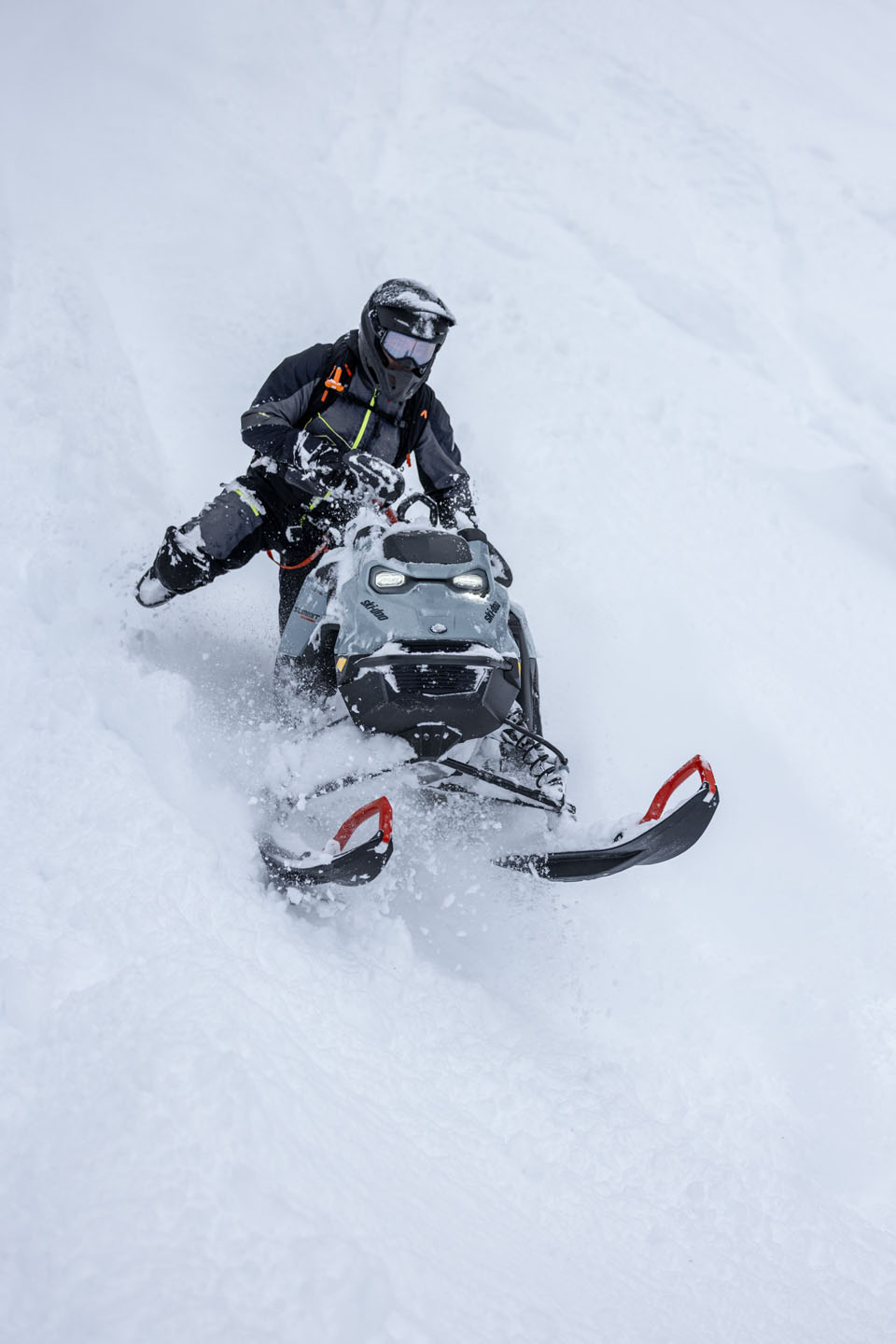 2027 Ski-Doo Summit Edge 154 850 E-TEC SHOT PowderMax X-Light 3.0 in Stratford, Wisconsin - Photo 9