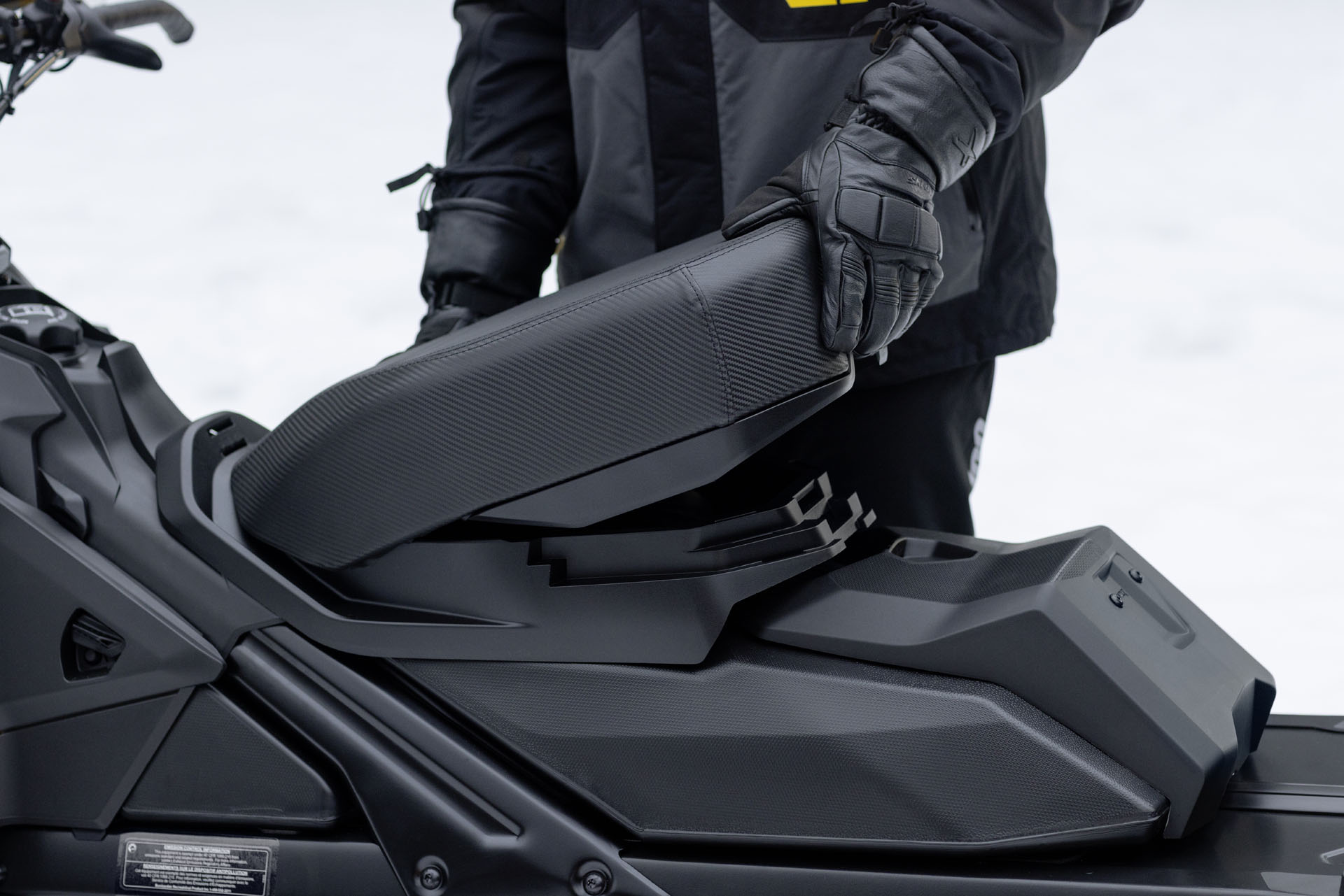 2027 Ski-Doo MXZ Adrenaline w/ Blizzard Package 137 600RR E-TEC ES Silent Ice Ripper 1.25 in Stratford, Wisconsin - Photo 6