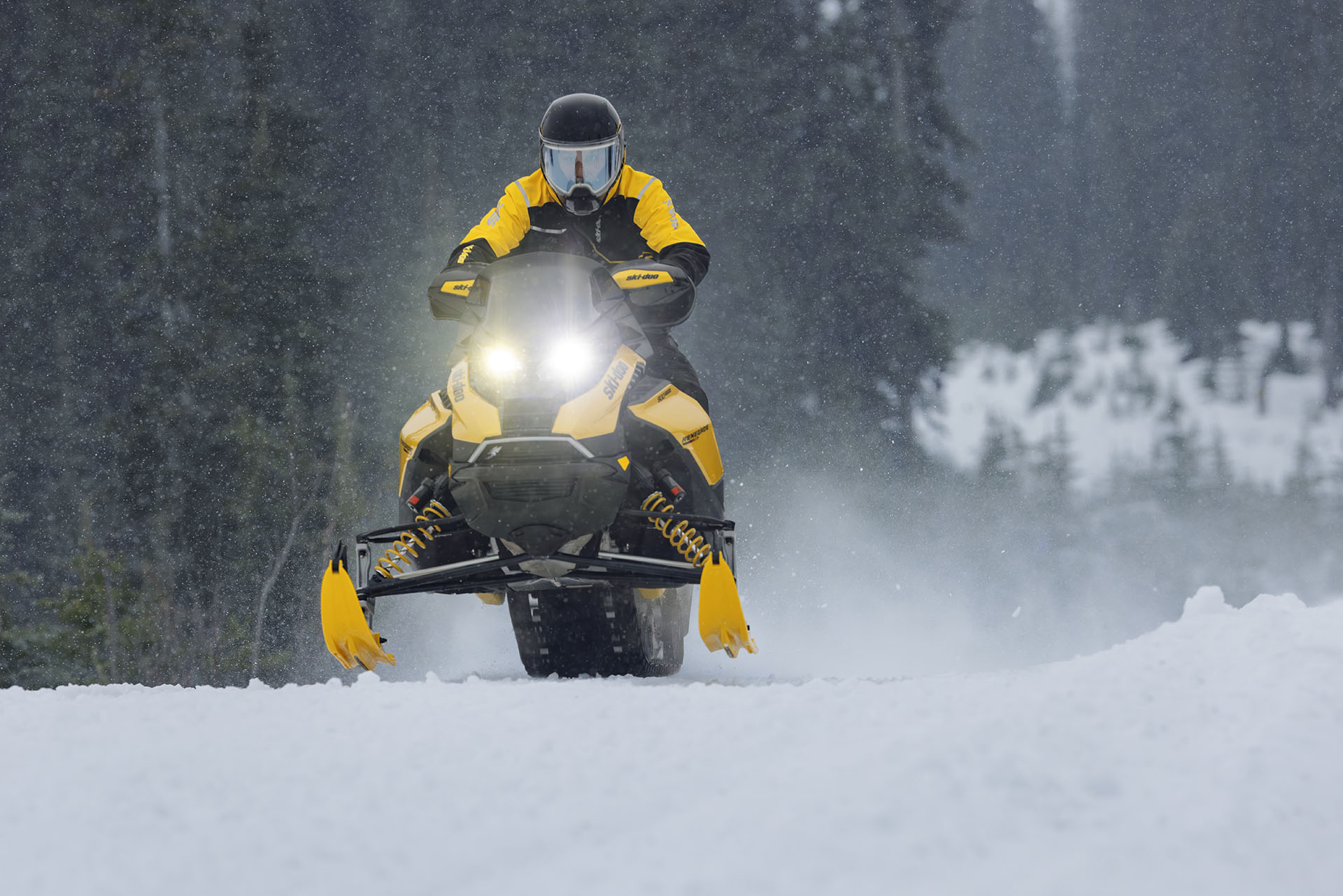 2027 Ski-Doo Renegade X-RS 900 ACE Turbo R ES Ice Ripper XT 1.25 Smart-Shox w/ 10.25 in. Touchscreen in Stratford, Wisconsin - Photo 9