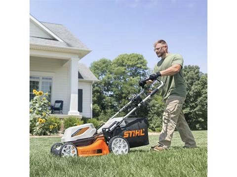 Stihl RMA 348 V 18 in. Self-Propelled w/ AK 30 S & AL 101 Charger in Calmar, Iowa - Photo 4