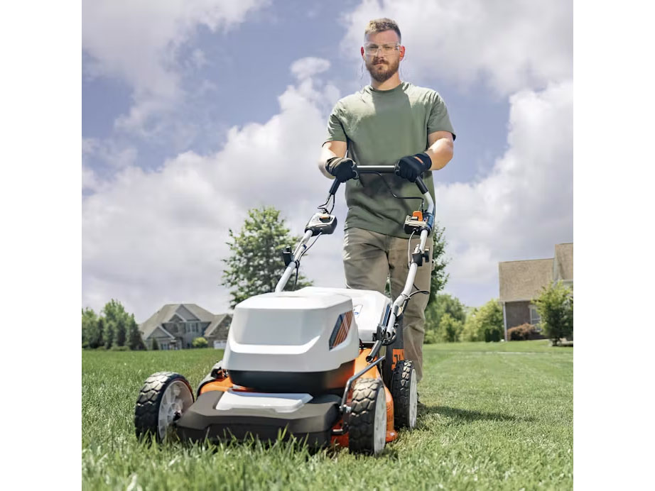 Stihl RMA 348 V 18 in. Self-Propelled w/ AK 30 S & AL 101 Charger in Calmar, Iowa - Photo 5