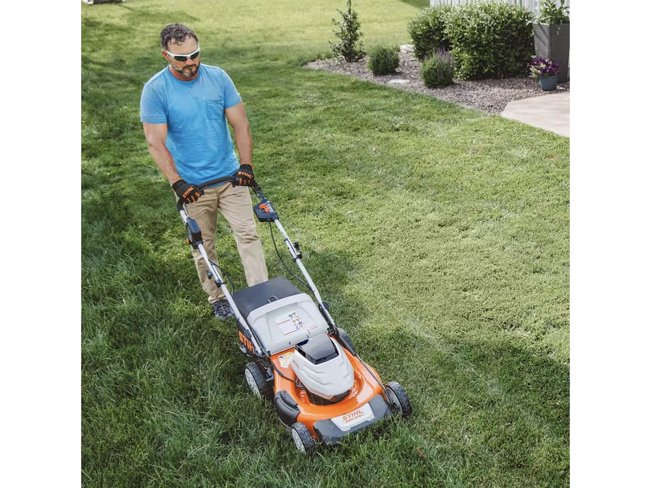 Stihl RMA 510 V 21 in. Self-Propelled w/ AP 300 S Battery & AL 301 Charger in Calmar, Iowa